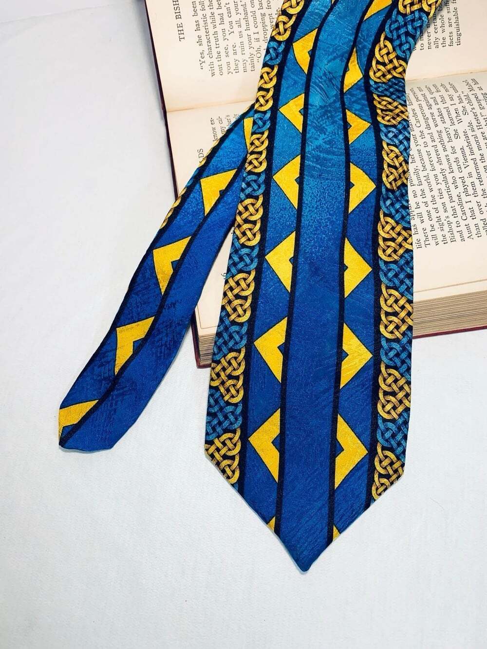 Rush Limbaugh Blue yellow geometric No Boundaries Neck Tie